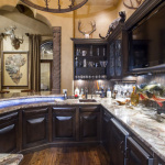 Kitchen & Bar